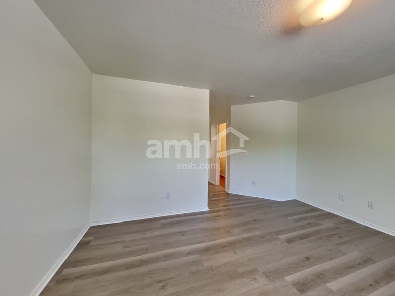 Building Photo - 1137 Boxwood Dr