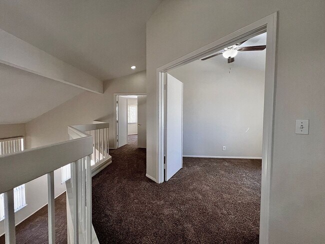 Building Photo - LARGE DESERT SHORES HOME, 4 BD 2.5 BATH, VAULTED CEILINGS, INCREDIBLE VALUE