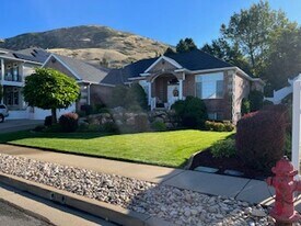 Building Photo - 1126 Heather Cir