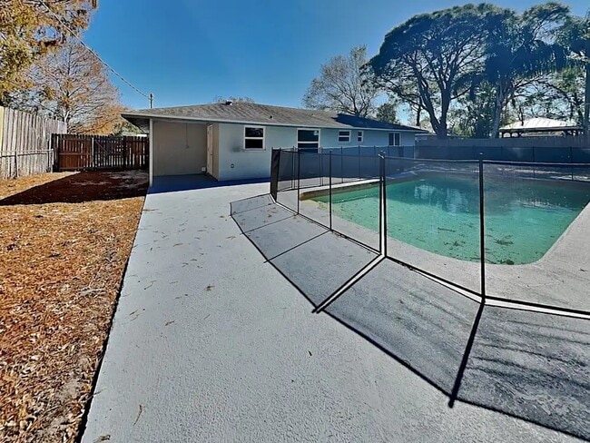 Building Photo - 2833 Linwood Dr