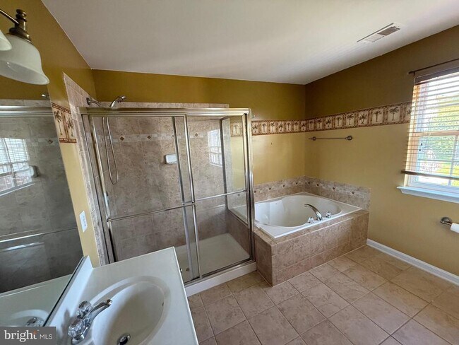 Building Photo - 18 Brushy Creek Cir
