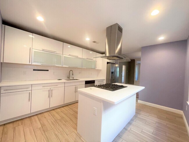 Building Photo - 20 Marie Ave