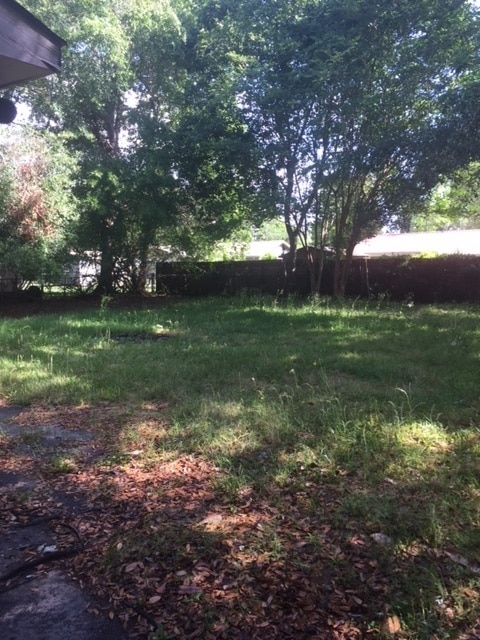 Building Photo - Adorable Three Bedroom Home