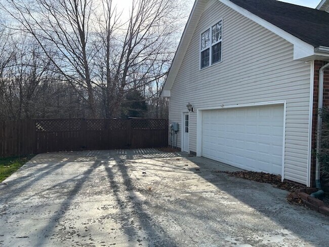 Building Photo - 3304 Heatherwood Trace