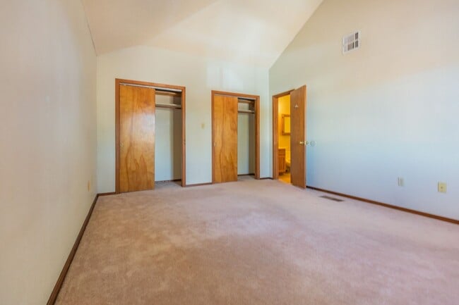 Building Photo - Beautiful 2-Story Home