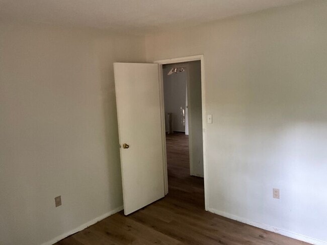 Building Photo - 131 Estates Ct