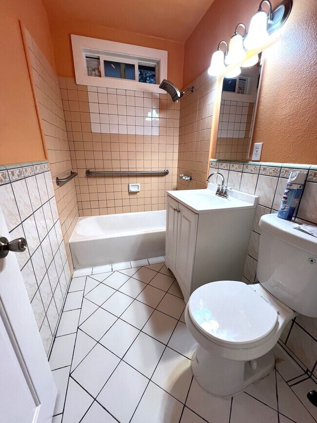 Building Photo - Inglewood Duplex