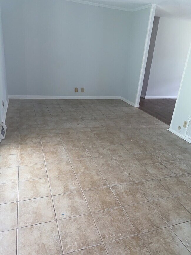 Building Photo - "Charming 3-Bed, 2-Bath Home at 109 Calhoun Ave: Your Serene Retreat in Pendleton!"