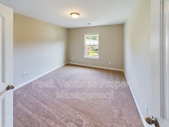 Building Photo - 11 Endeavor Cir
