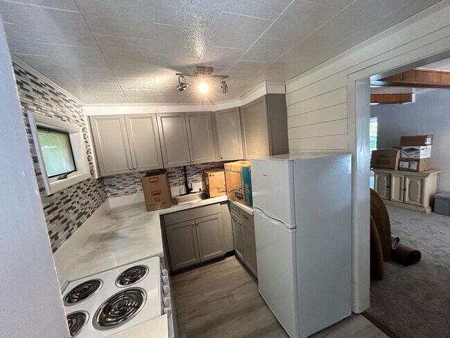 Building Photo - 240 Fraternaland Rd