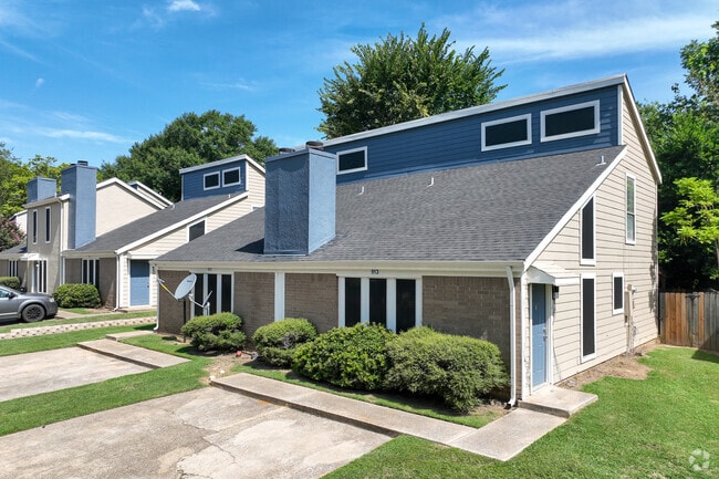 Building Photo - Silver Falls Townhomes