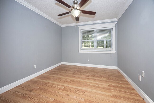 Building Photo - Peaceful Country Living on 2.4 Acres in Saucier
