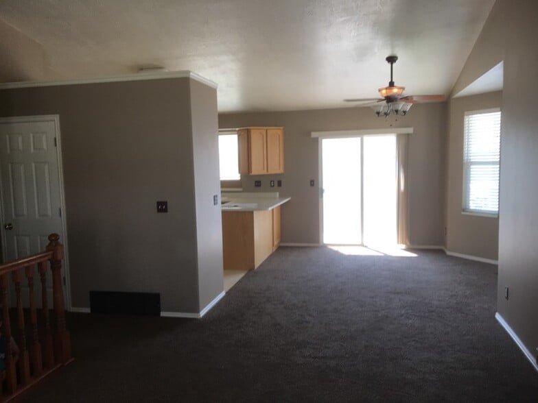 Building Photo - 1186 E 3075 N