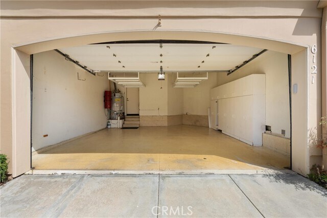 Building Photo - 6121 Greenbrier Dr