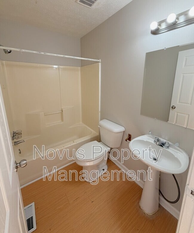 Building Photo - 710 Fertilla St