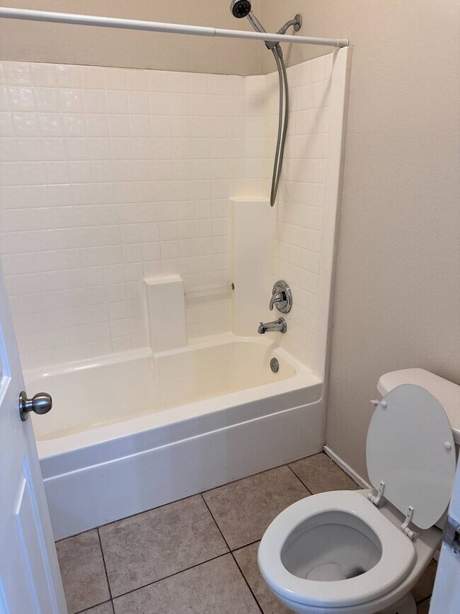 Building Photo - 2820 Dowitcher Ave