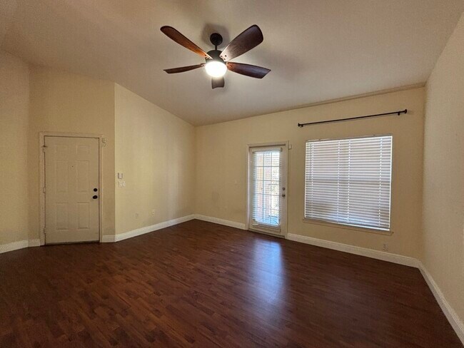 Building Photo - 6025 Westgate Dr