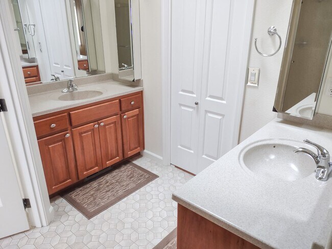 Building Photo - 2464 Sage Ave SE