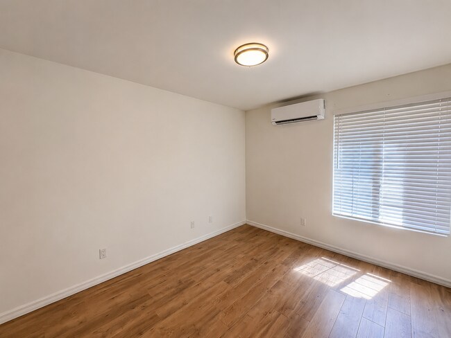 Building Photo - 5252 Balboa Arms Dr