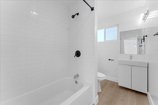 Building Photo - 376 N Ave 57