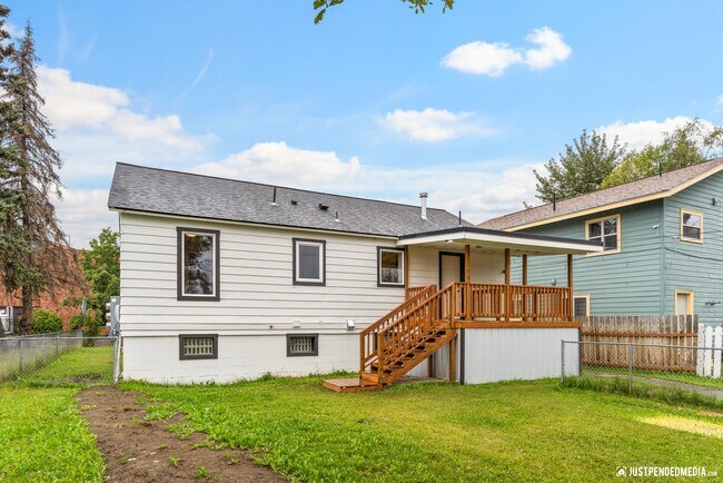 Building Photo - 1118 E 10th Ave