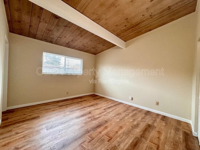 Building Photo - 3055 Redwood Dr