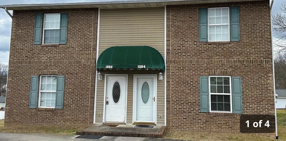 Primary Photo - 1202 Deer Ln
