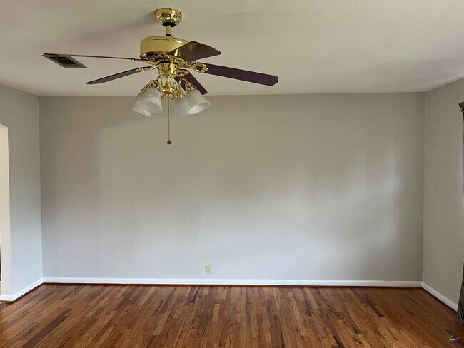 Building Photo - 482 Lake Joy Rd