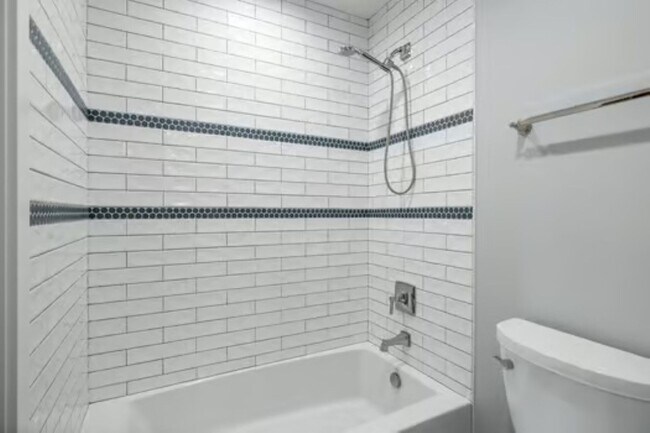 Building Photo - 13841 62nd Ave NE