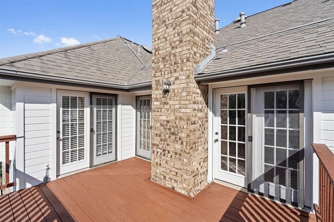 Building Photo - 1903 Port Royal Dr