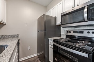 Building Photo - Eastpointe Lakes Apartments and Townhomes