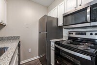 Building Photo - Eastpointe Lakes Apartments and Townhomes