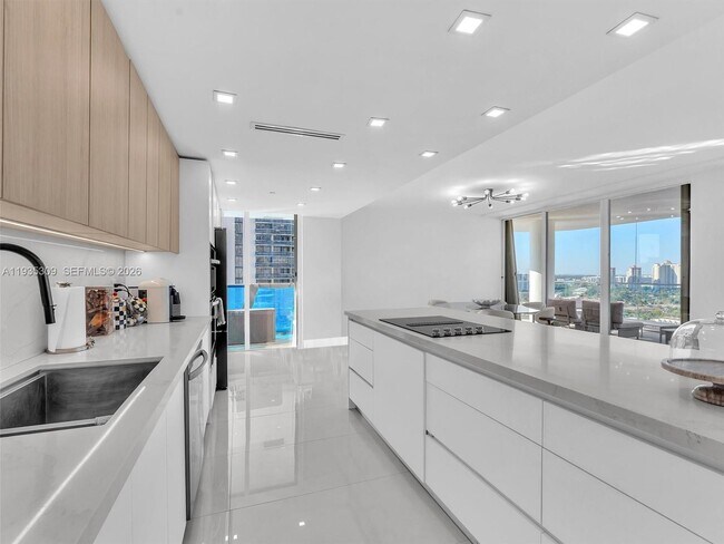 Building Photo - 19707 Turnberry Way