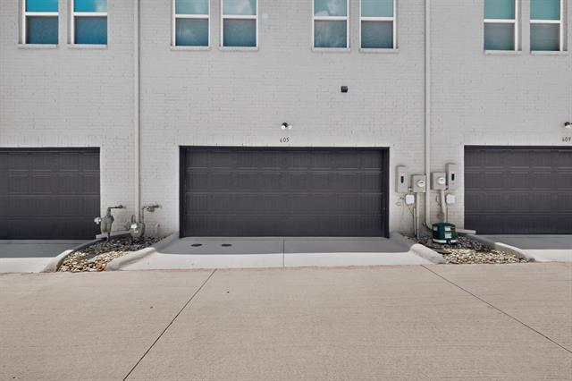 Building Photo - 605 Friendswood Dr