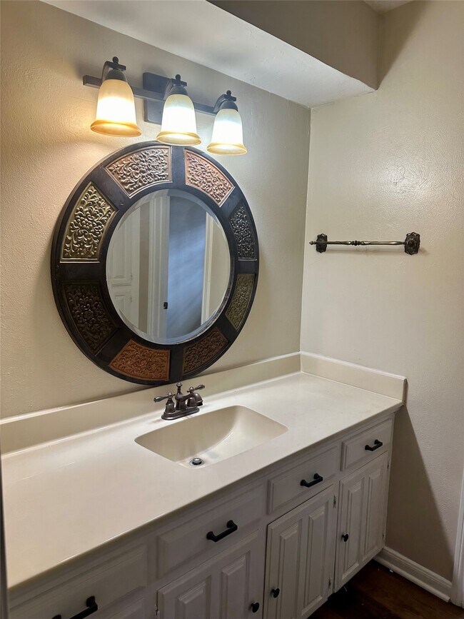 Building Photo - 103 Wroxton Dr