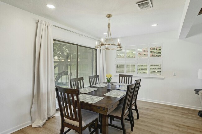 Building Photo - 608 Sombrero