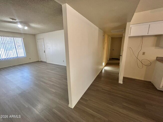 Building Photo - 5309 S River Dr