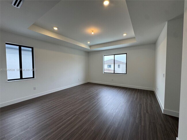 Building Photo - 19670 NE 14th Ct