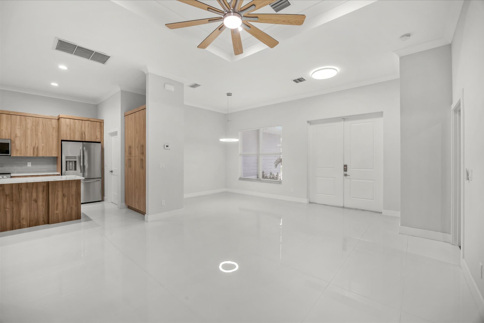 Building Photo - 419 SW Namoit Pl