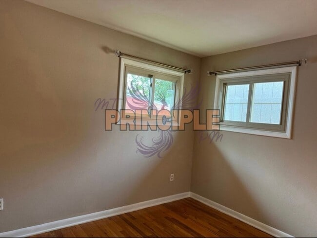 Building Photo - Updated 3 Bedroom House in a Family Friendly Neighborhood