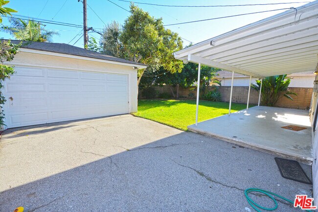 Building Photo - 12944 Haynes St