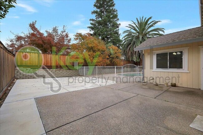 Building Photo - 1330 Kingswood Dr