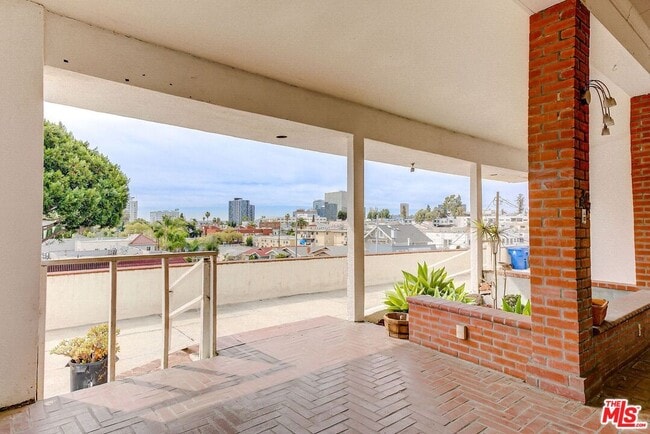 Building Photo - 288 S Coronado St