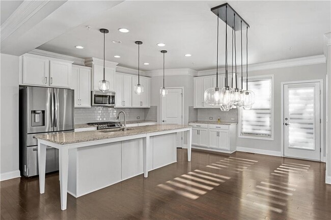 Building Photo - 6428 Brookside Blvd