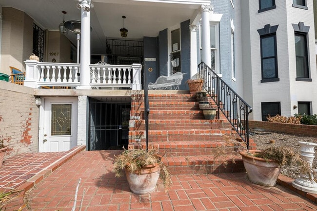 Building Photo - 1936 Calvert St NW