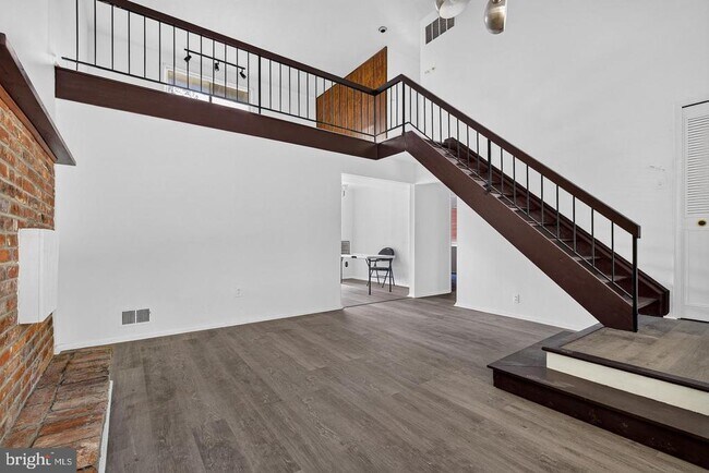 Building Photo - 8801 Monmouth Dr