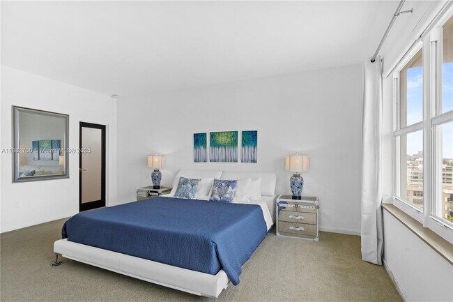 Building Photo - 9100 W Bay Harbor Dr