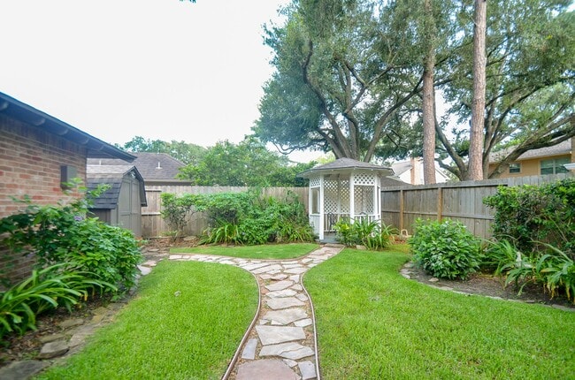 Building Photo - 3015 Bainbridge Ct