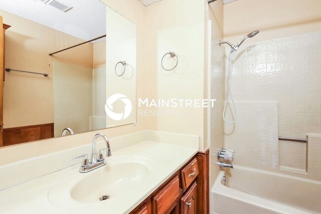 Building Photo - 3 Bedroom Pet-Friendly Home in Oklahoma City, OK with Main Street Renewal