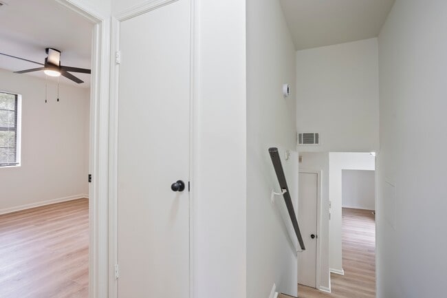 Building Photo - 3709 Kingsgate Dr